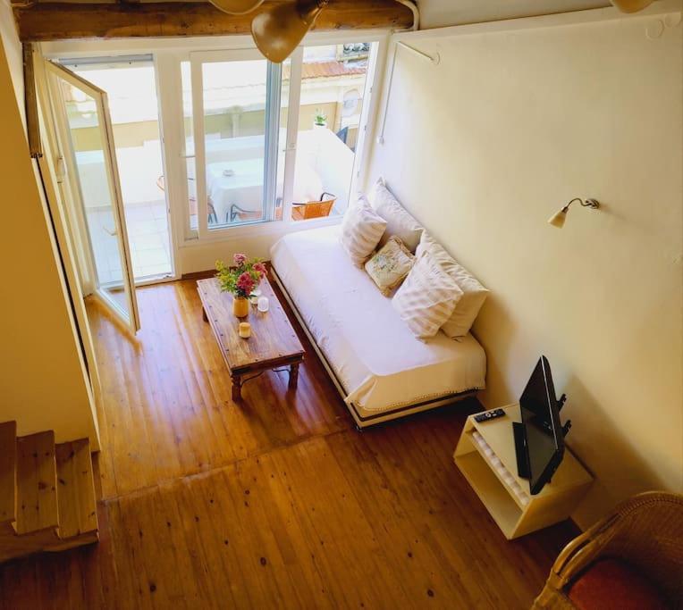 Mary's Bright - Corfu Old Town Apartment